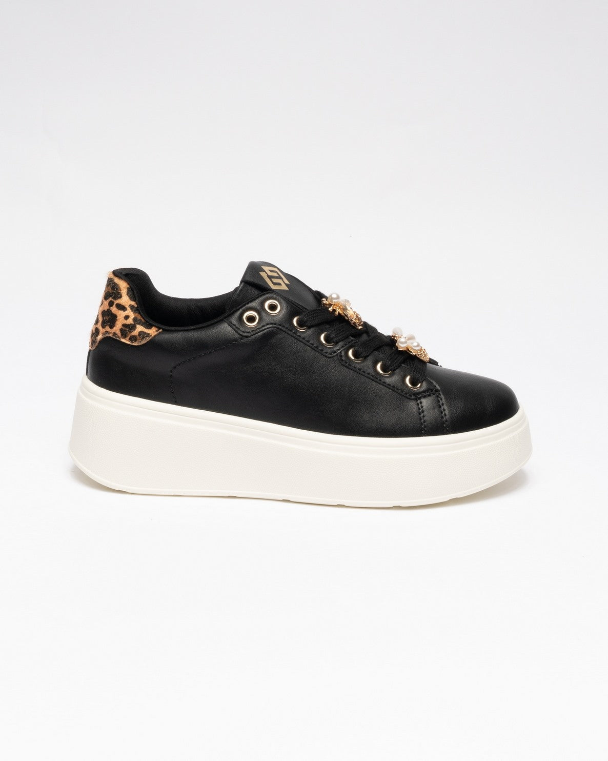 immagine-1-gold-gold-sneackers-gold-gold-punta-tonda-in-ecopelle-accessori-strass-sui-lacci-nero-sneakers-gb867_nero