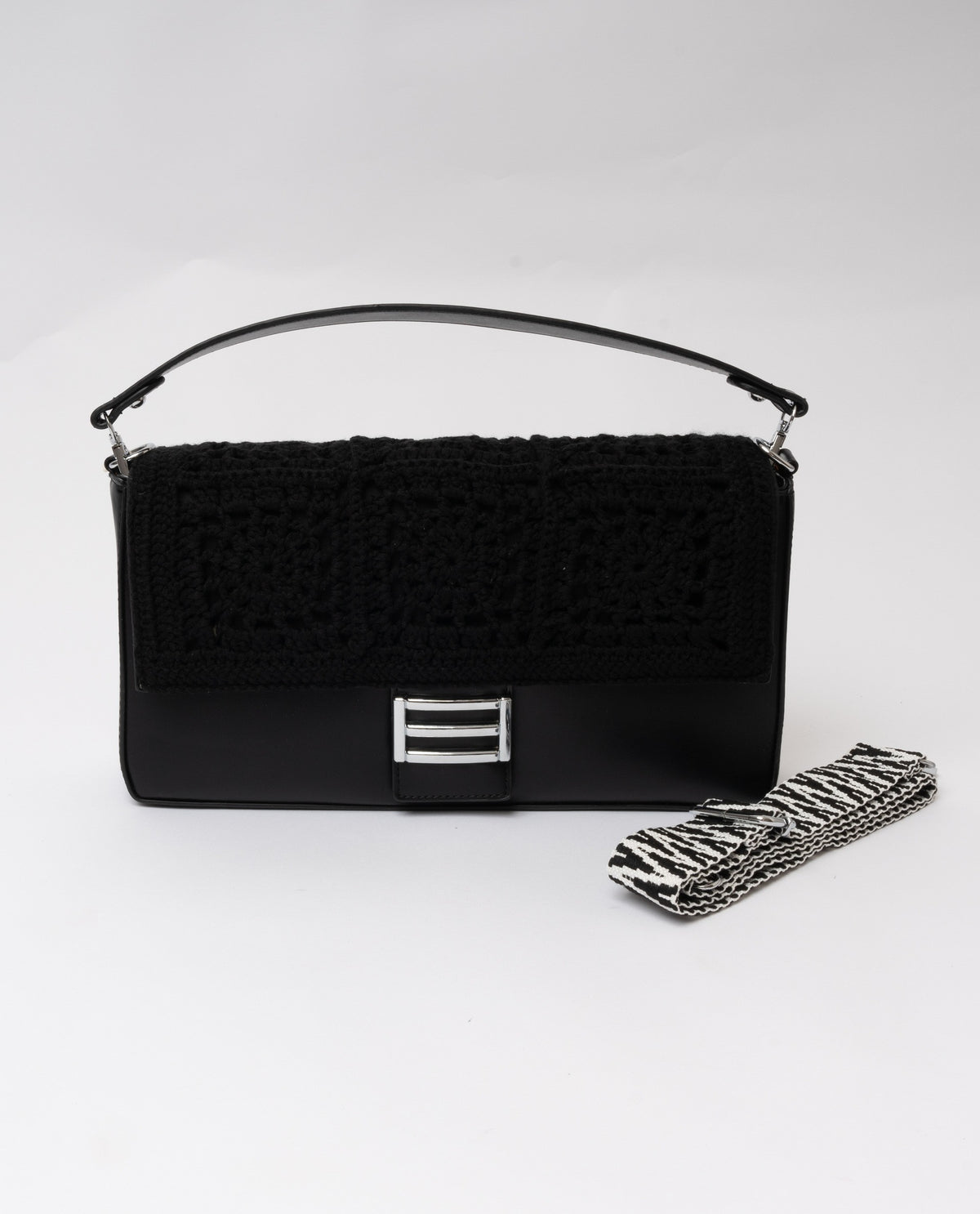 immagine-1-sstore-baguette-bag-in-ecopelle-con-inserto-macrame-black-borse-m3507_black