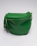 VERDE | Borsa in vera pelle con borchie dorate modello marsupio