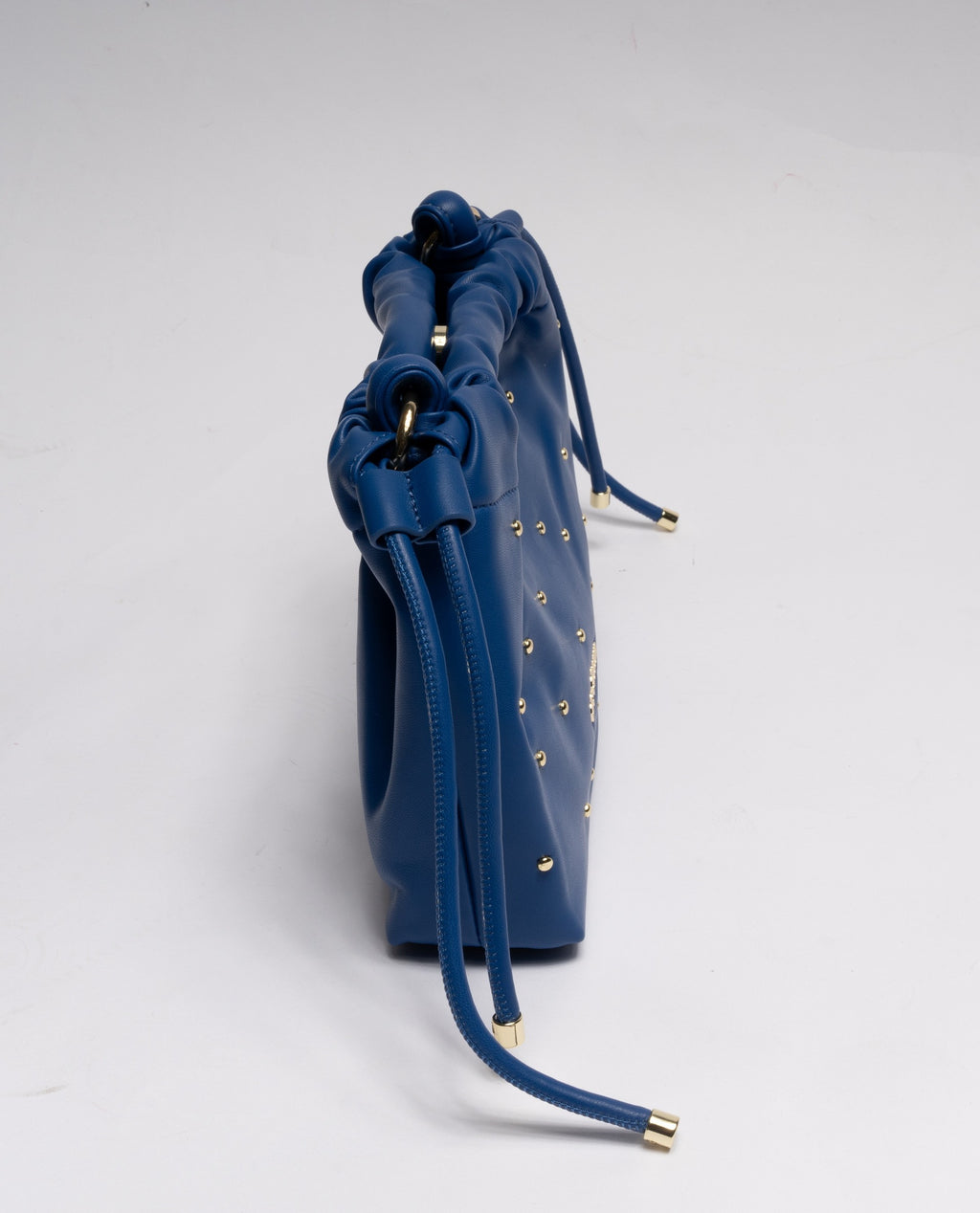 BLU | Minibag a sacchetta Gio Cellini "Vicky pop" in ecopelle liscia con borchie dorate