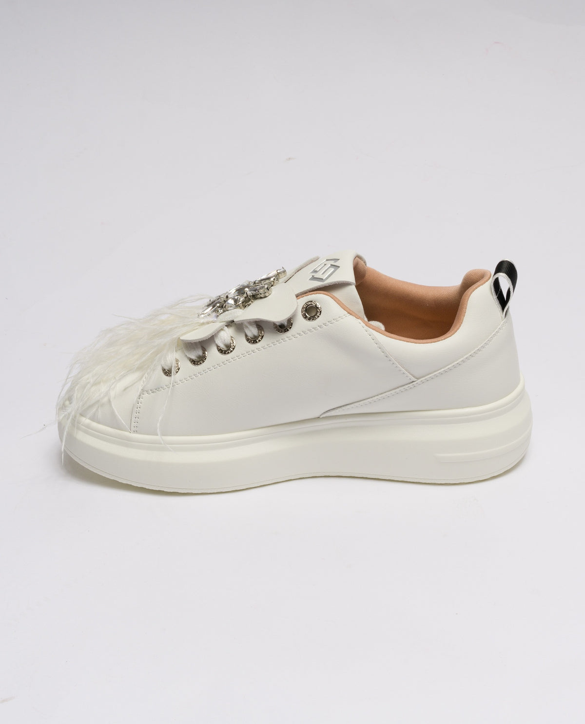 immagine-2-gold-gold-sneackers-gold-gold-punta-tonda-in-ecopelle-accessori-strass-sui-lacci-bianco-sneakers-gb717_bianco