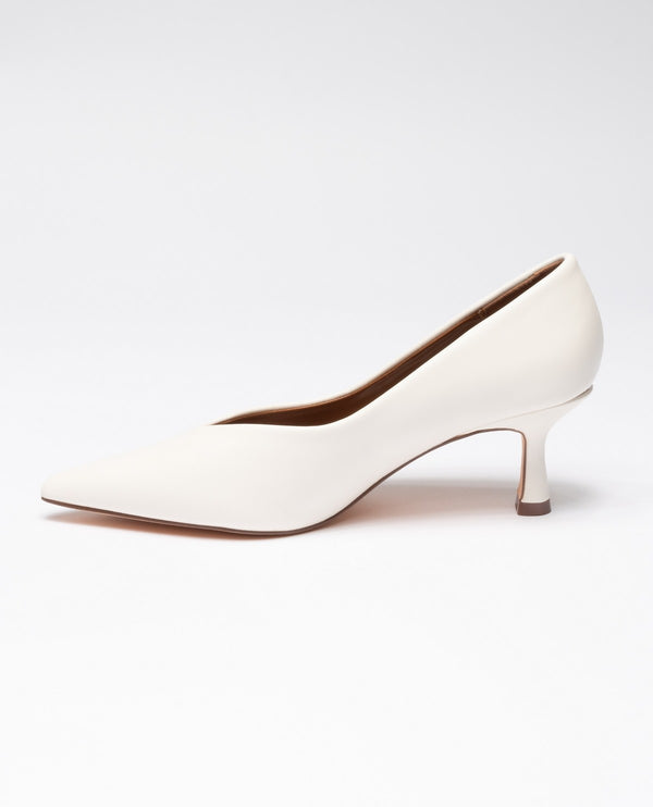 BEIGE | Decolletè a punta in ecopelle liscia kitten heels