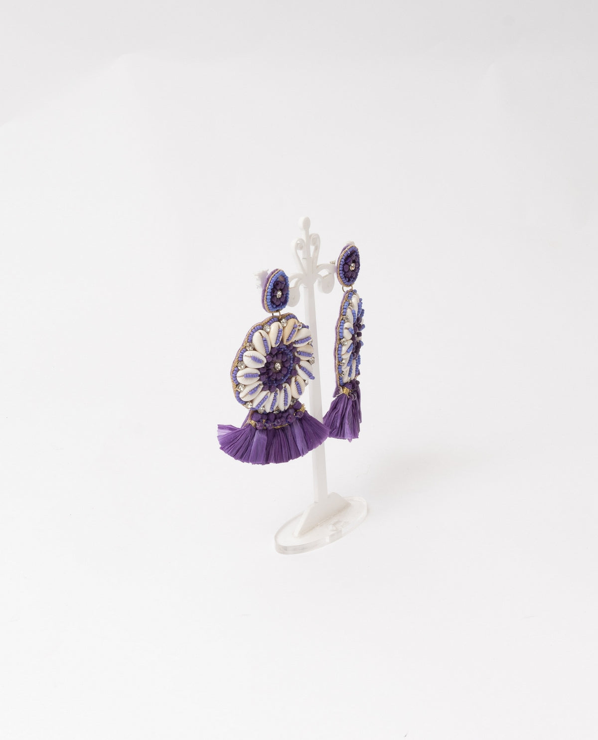 immagine-2-sstore-orecchini-alex-max-con-conchiglie-perline-strass-e-rafia-viola-orecchini-or003_viola