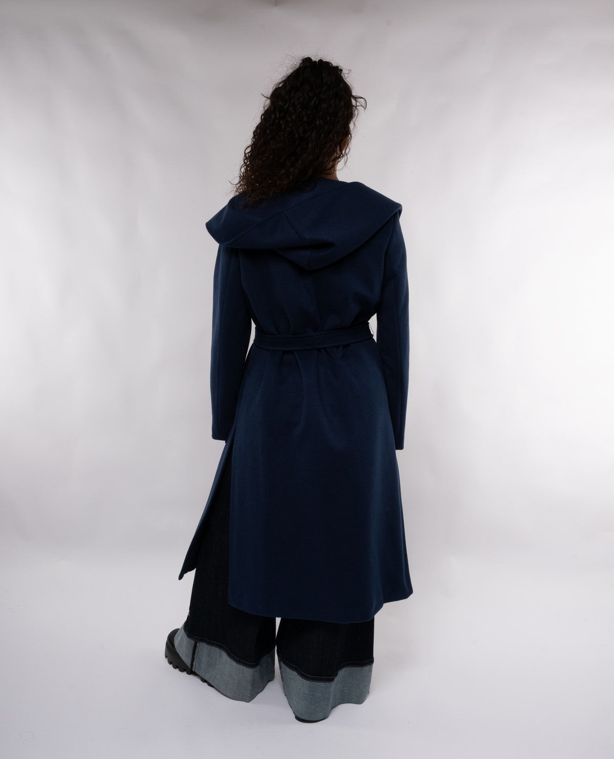 immagine-3-please-cappotto-da-donna-please-con-cappuccio-e-cintura-blu-scuro-cappotti-k0gaqy4000_blu-scuro