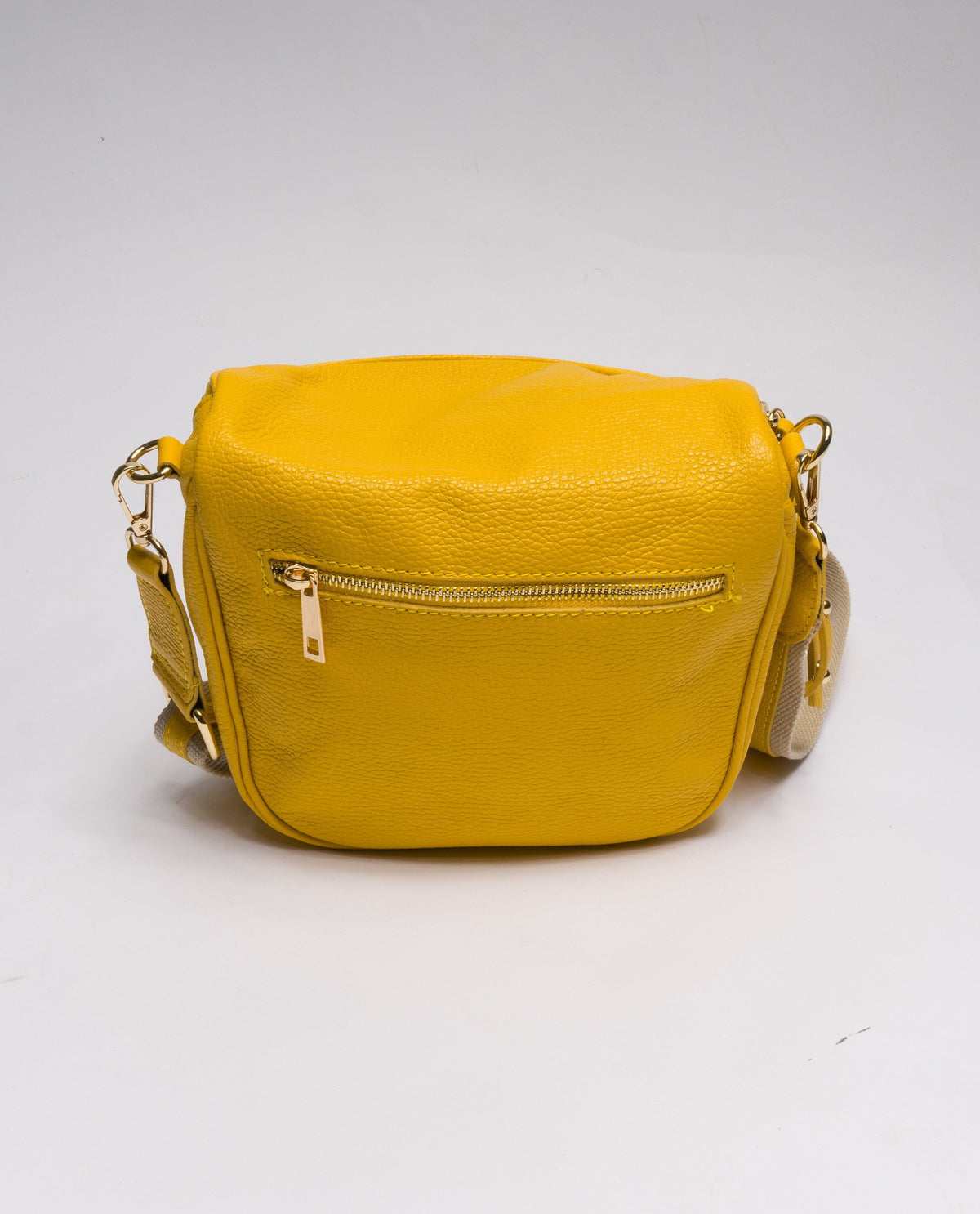 immagine-3-sstore-borsa-in-vera-pelle-con-borchie-dorate-modello-marsupio-giallo-borse-98030_giallo