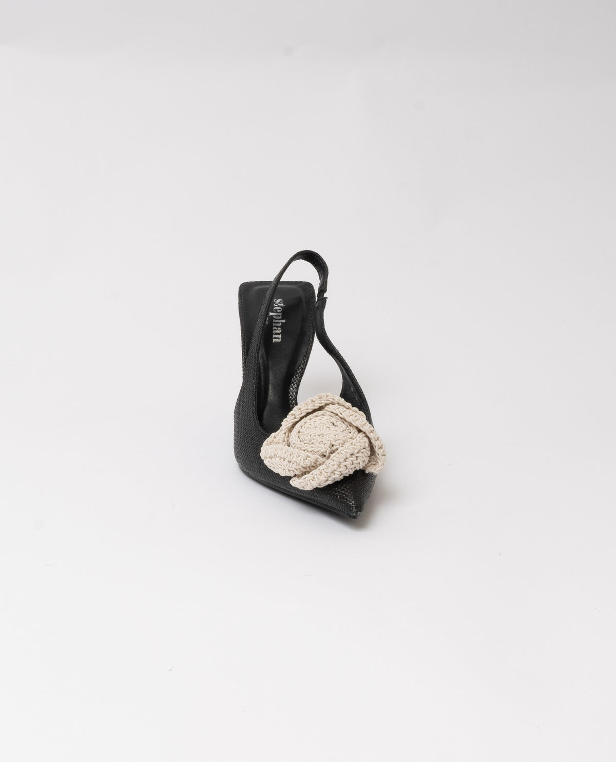 immagine-3-sstore-slingback-a-punta-intrecciate-con-tacco-a-colonna-e-fiore-crochet-nero-scarpe-con-tacco-p1373_black