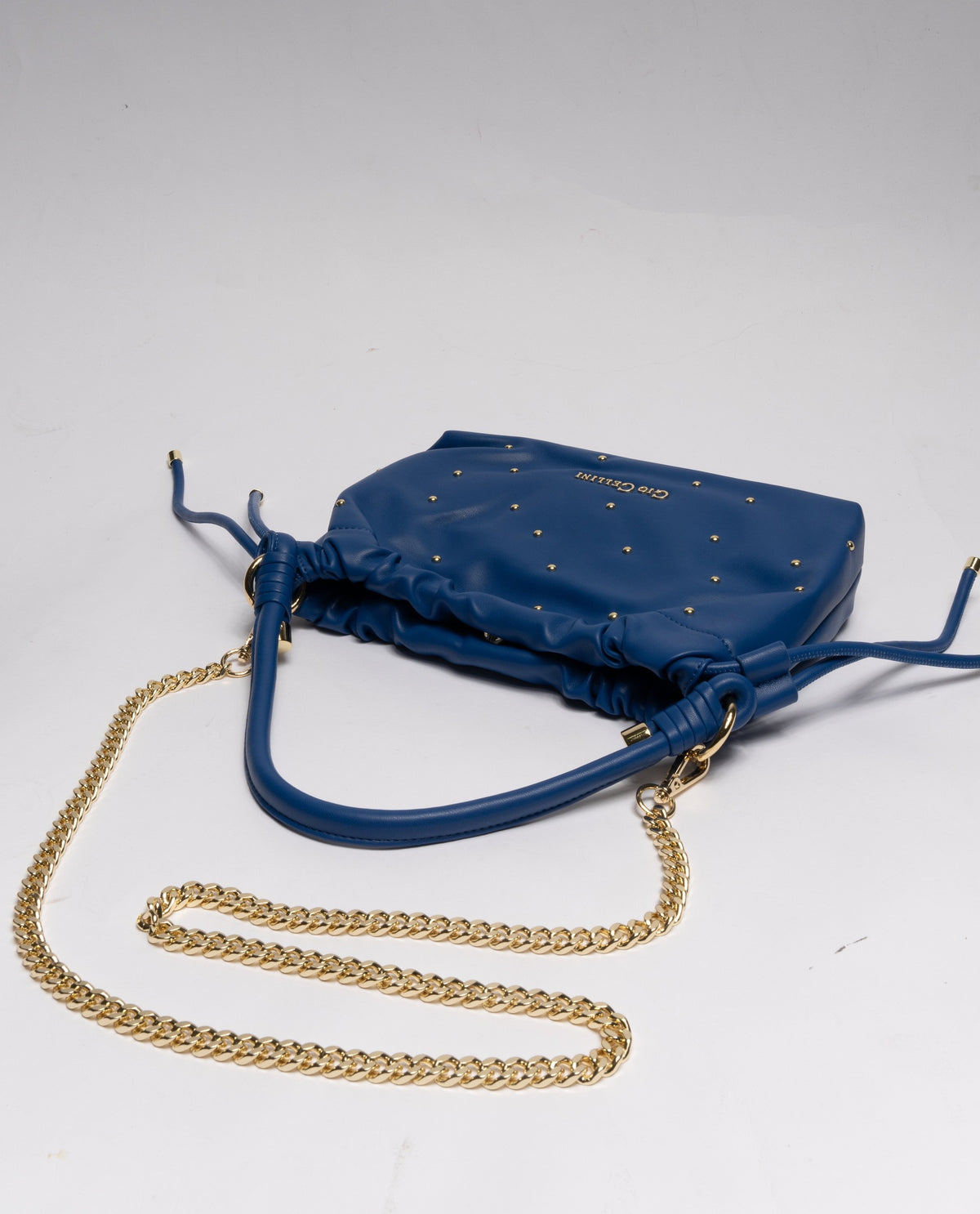BLU | Minibag a sacchetta Gio Cellini "Vicky pop" in ecopelle liscia con borchie dorate