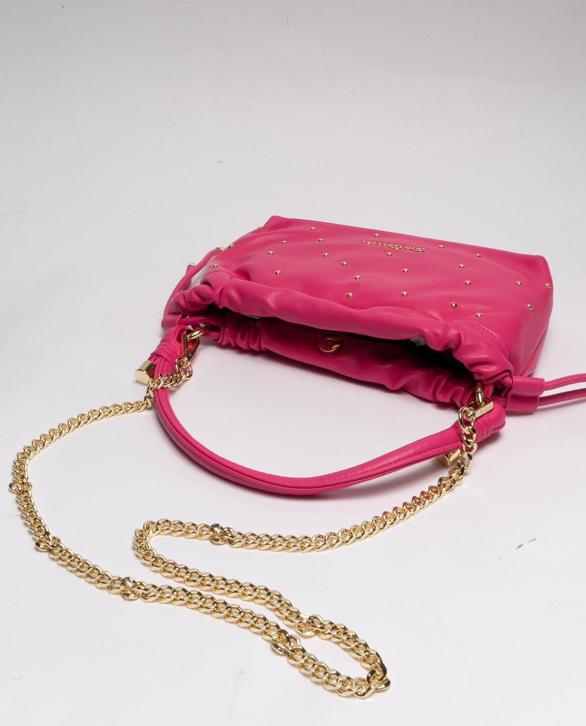 FUCSIA | Minibag a sacchetta Gio Cellini "Vicky pop" in ecopelle liscia con borchie dorate