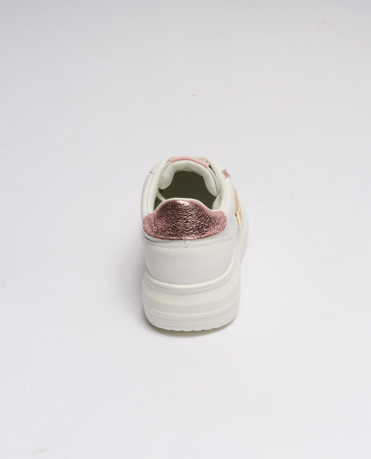 immagine-4-gold-gold-sneackers-gold-gold-punta-tonda-in-ecopelle-tallone-e-profili-laminati-pink-sneakers-gb813_pink