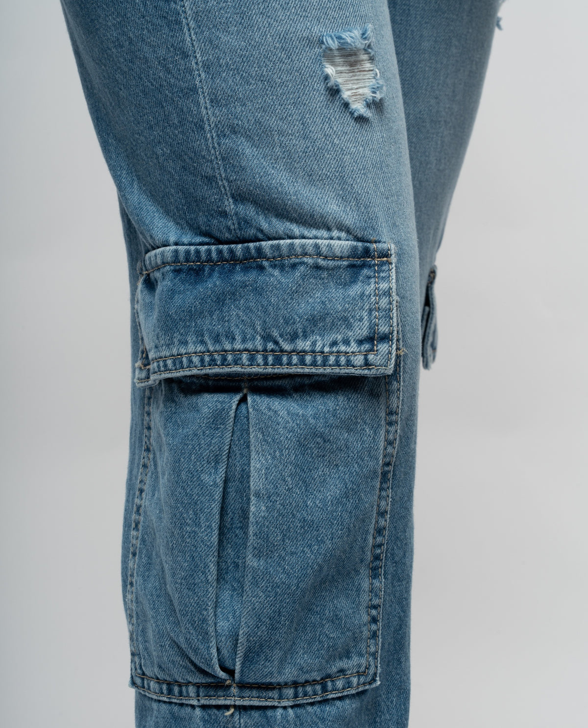 immagine-4-please-jeans-cargo-please-straight-leg-destressed-con-strappi-blu-denim-jeans-p2tsciqnli_blu-denim