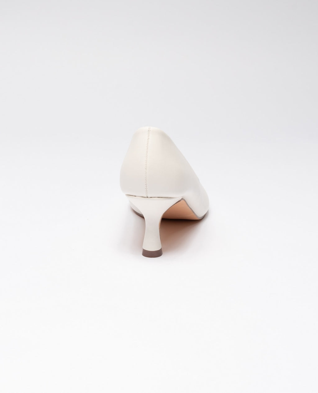 BEIGE | Decolletè a punta in ecopelle liscia kitten heels