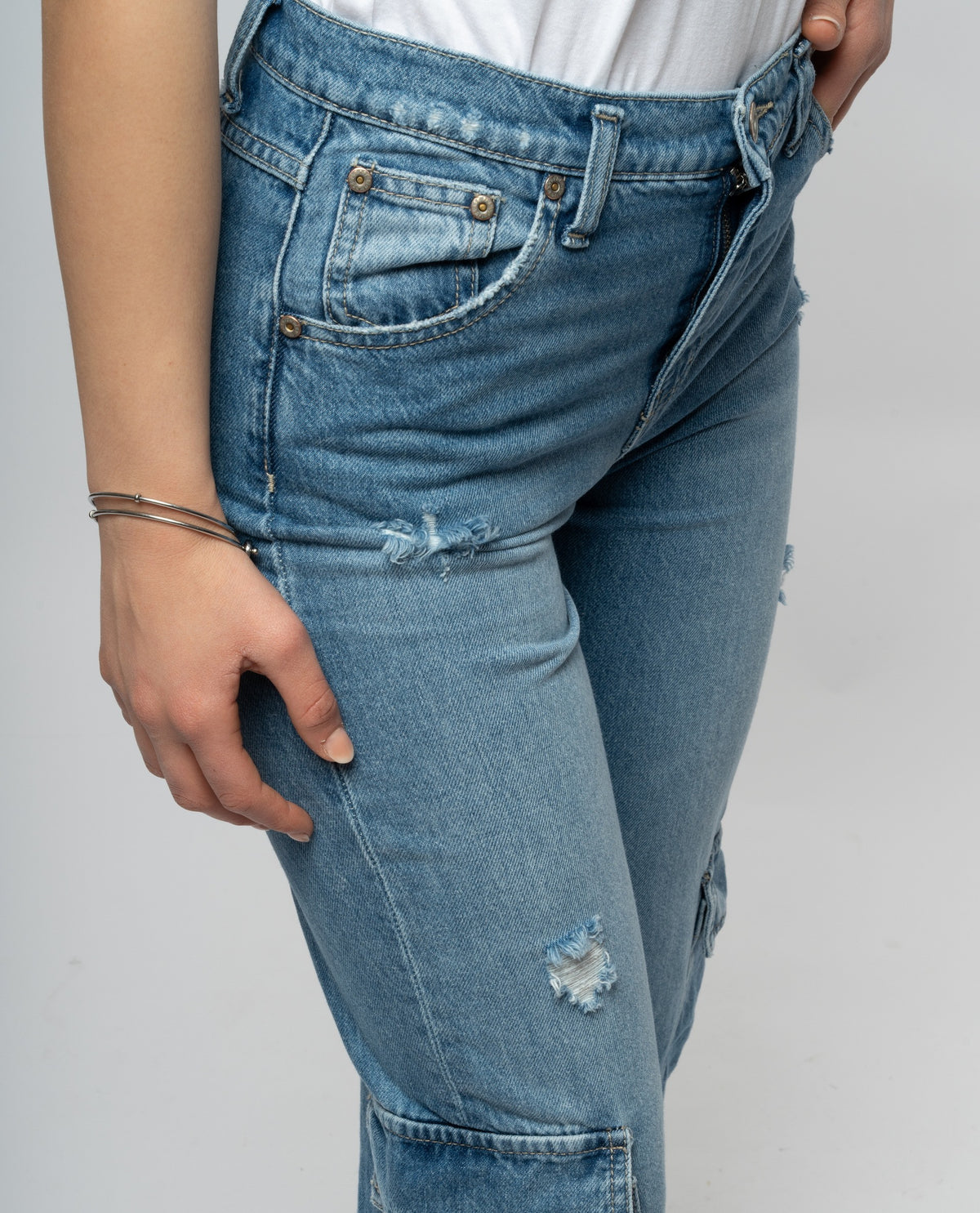 immagine-5-please-jeans-cargo-please-straight-leg-destressed-con-strappi-blu-denim-jeans-p2tsciqnli_blu-denim