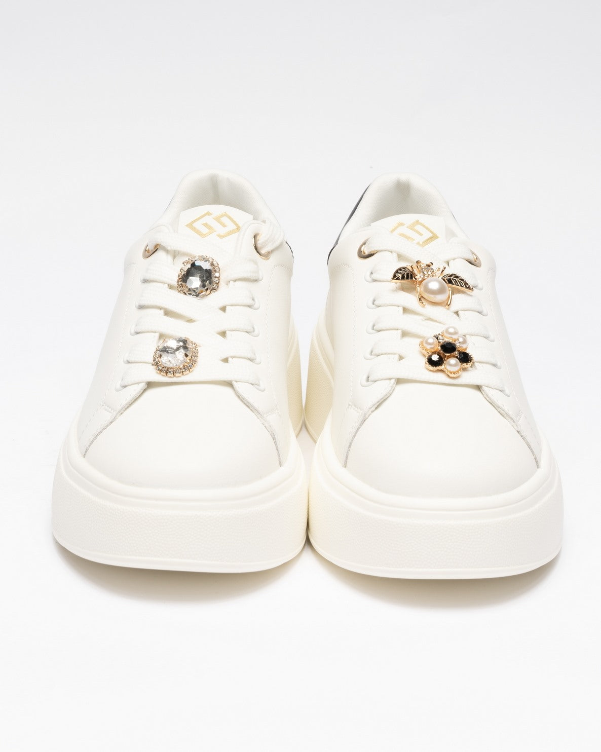 immagine-6-gold-gold-sneackers-gold-gold-punta-tonda-in-ecopelle-accessori-strass-sui-lacci-bianco-nero-sneakers-gb900_bianco-nero