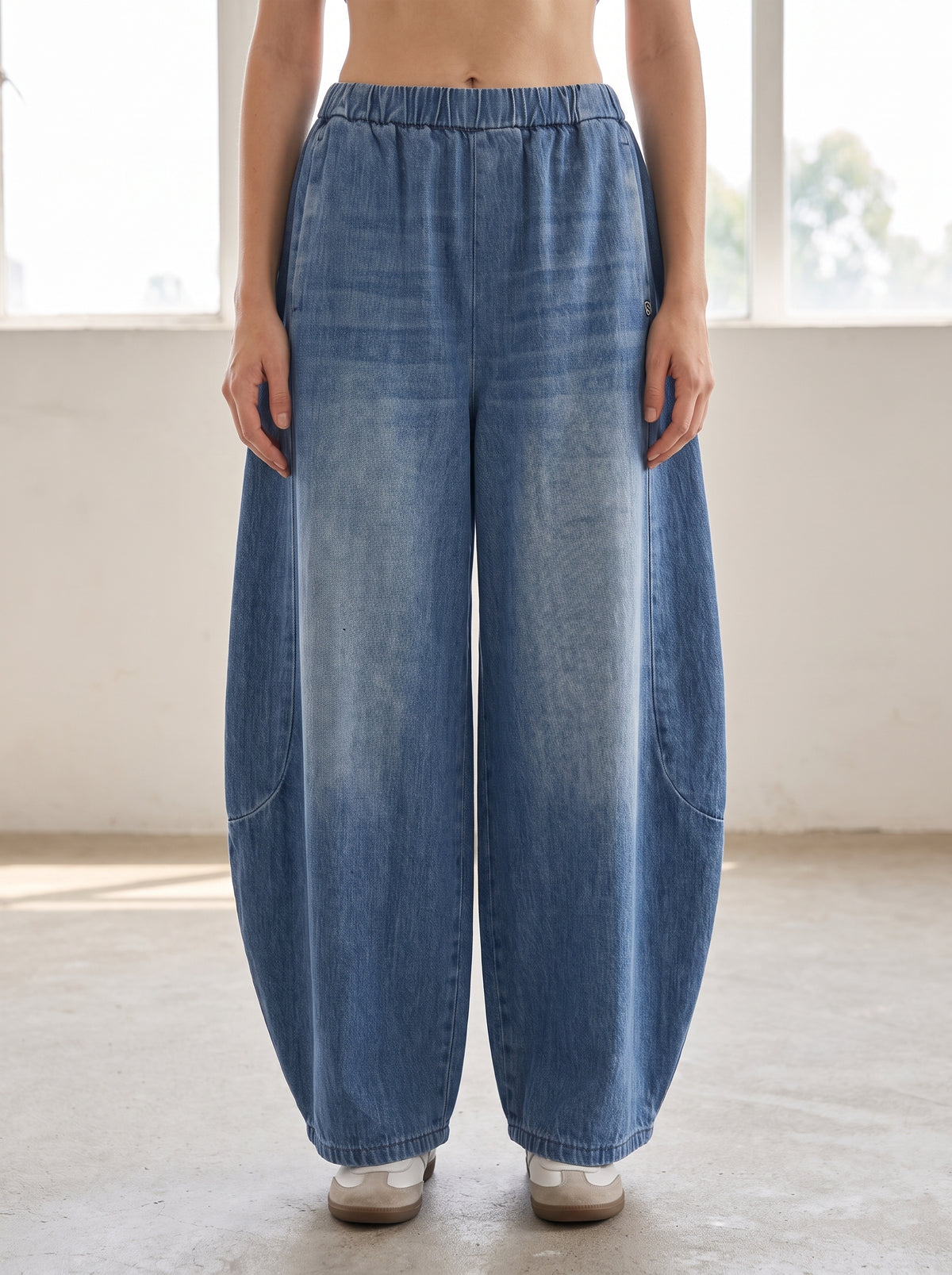 Jeans a palloncino blu denim con vita elasticizzata