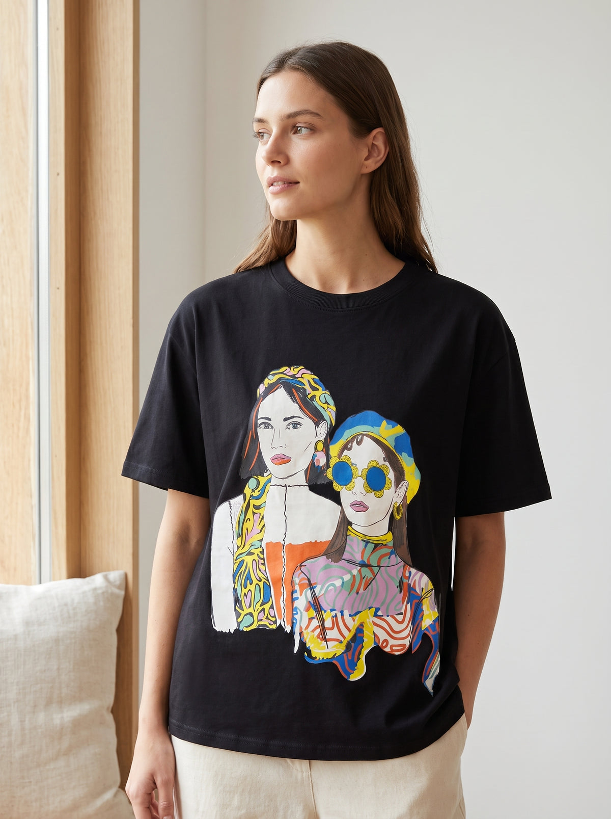 T-shirt nera in cotone con stampa grafica pop art