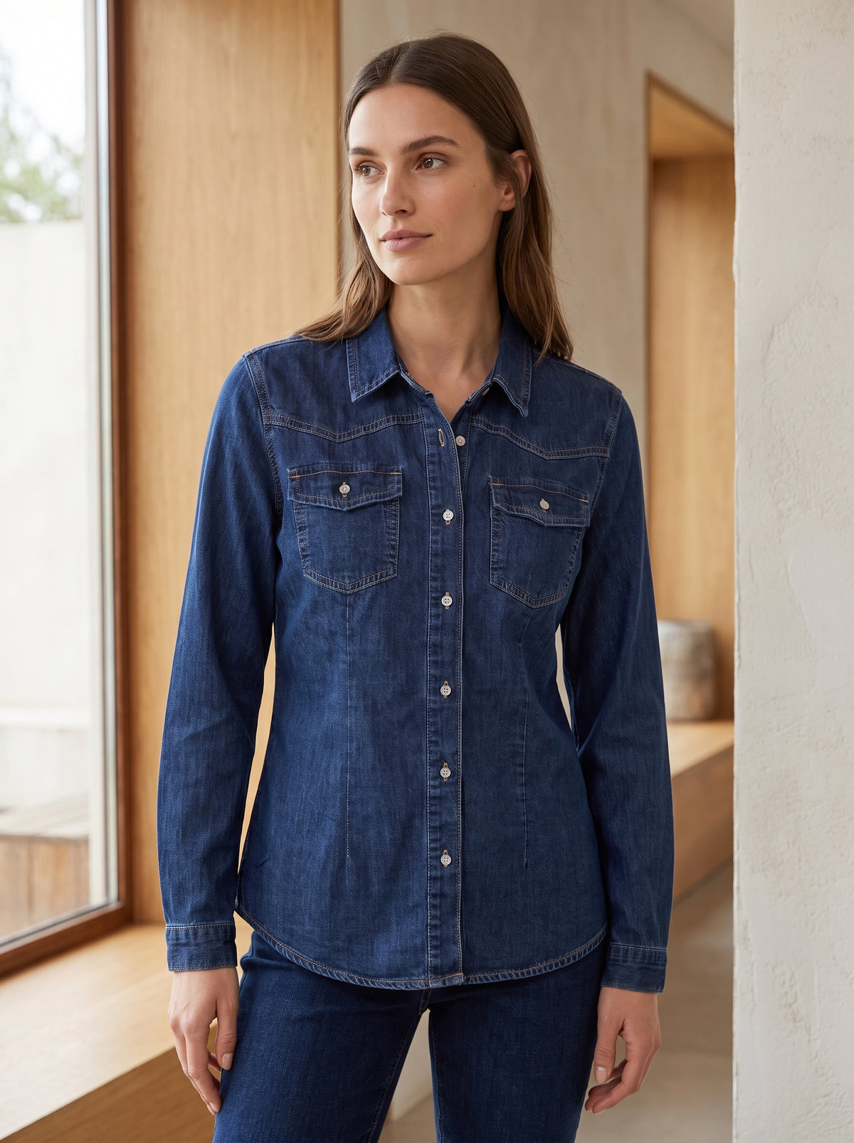 Camicia di jeans blu scuro sciancrata