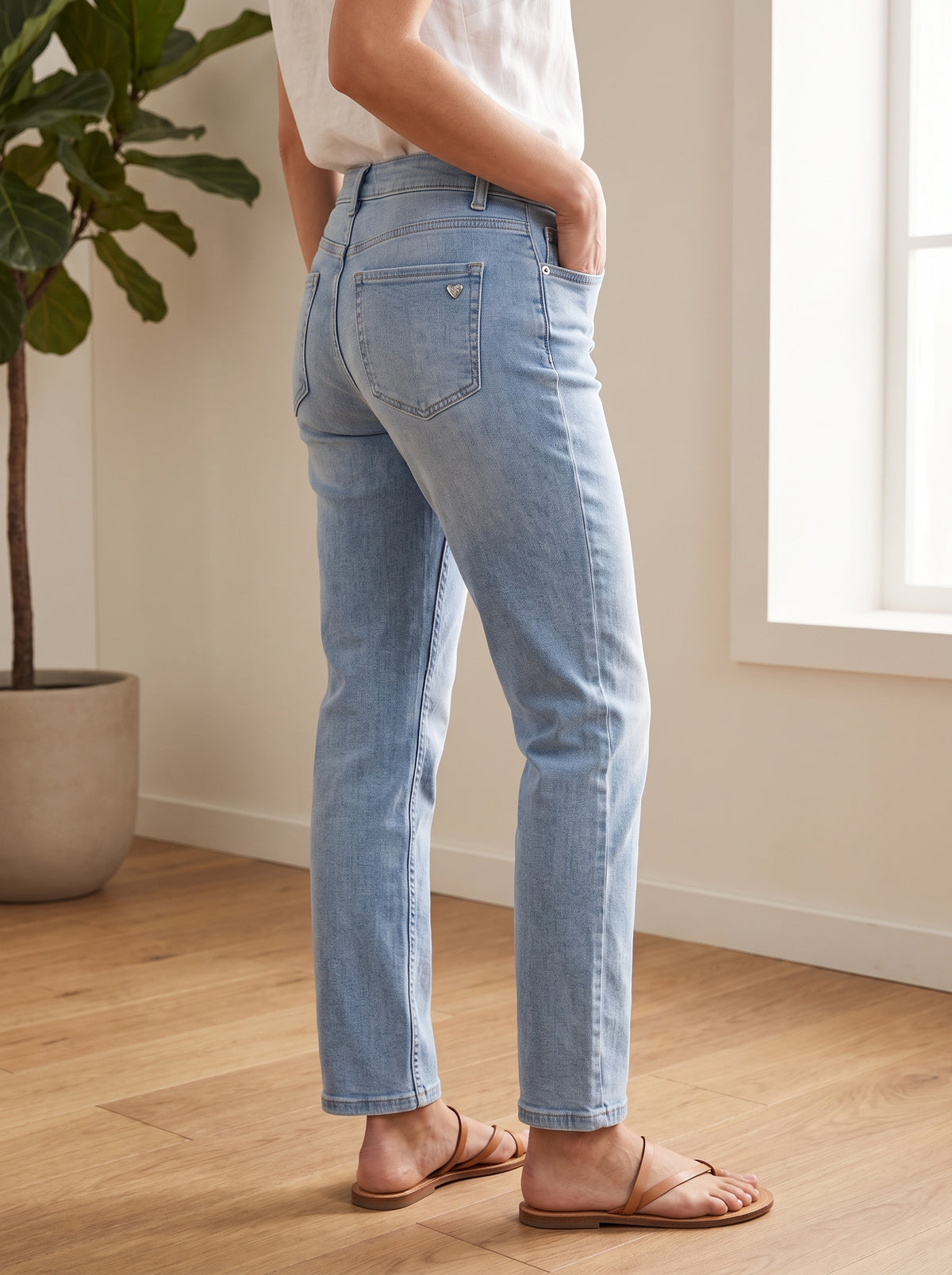 Jeans girlfriend Please azzurro chiaro con cuore metallico