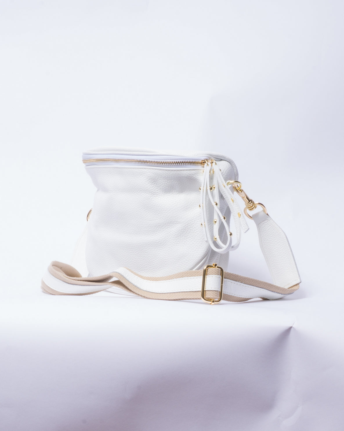 Borsa in vera pelle con borchie dorate modello marsupio - Bianco