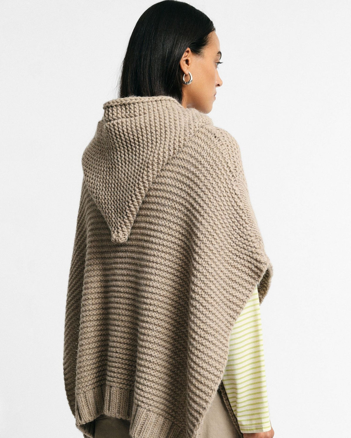 Maglione poncho intrecciato con cappuccio e bordo a coste Please - Sabbia -