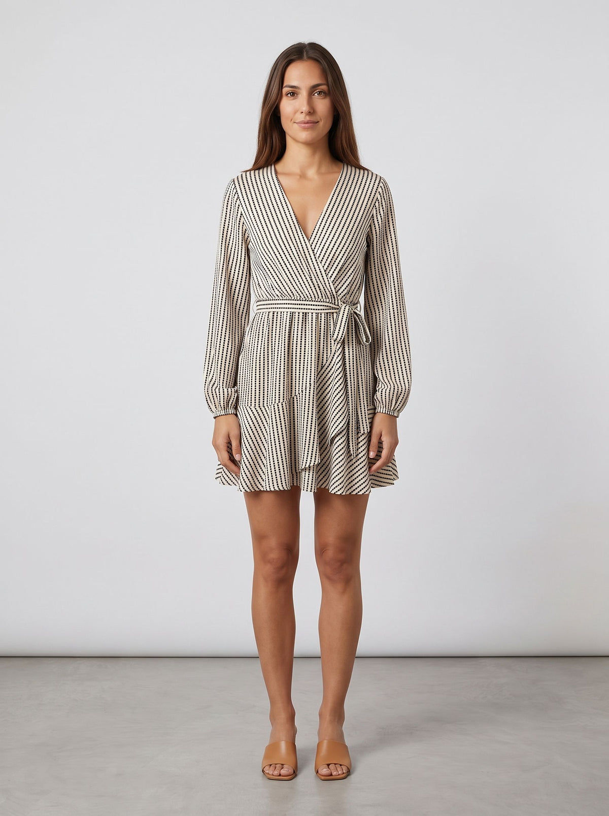 Sstore Abito Corto a Righe con Scollo a V e Maniche Lunghe - Beige - foto 3