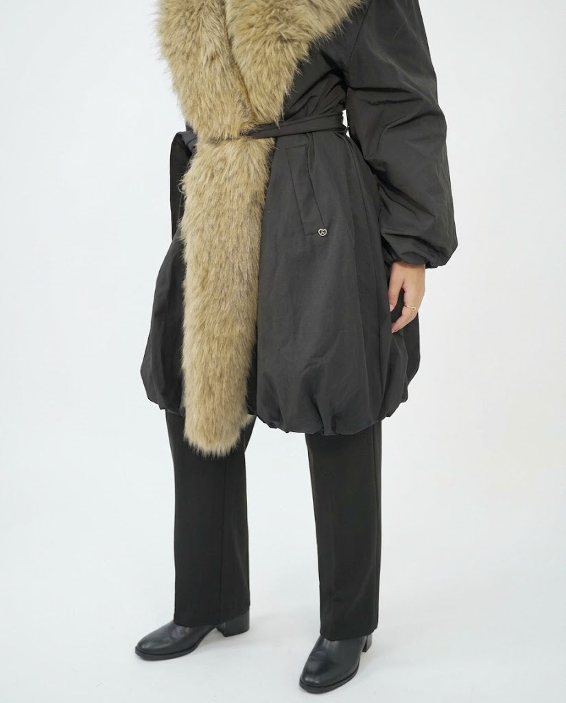 Cappotto con maxi collo in pelliccia e cintura - Please - Nero