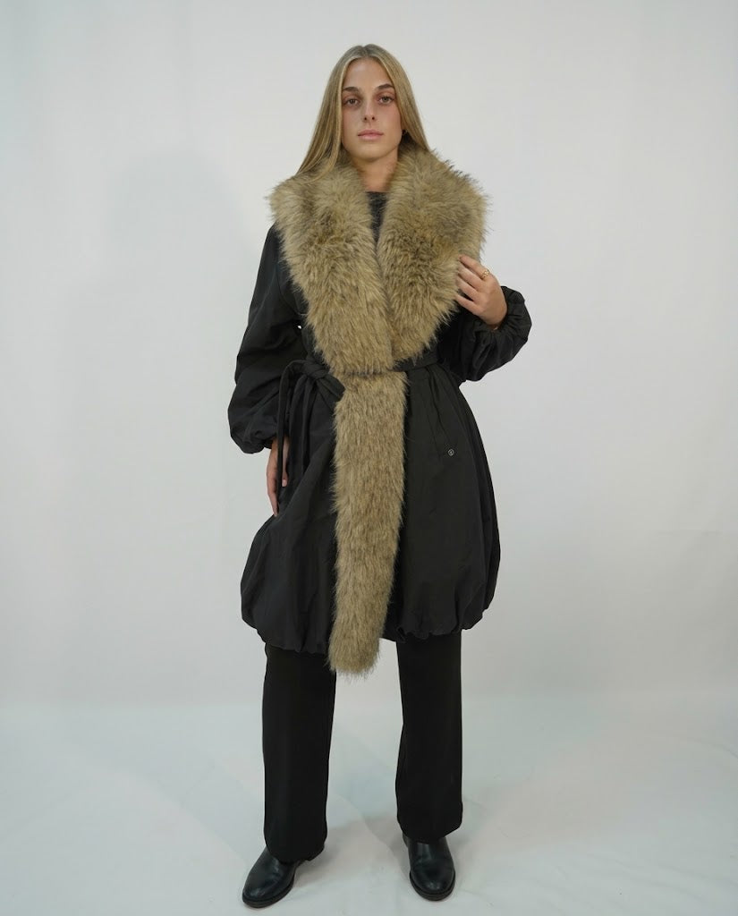 Cappotto con maxi collo in pelliccia e cintura - Please - Nero