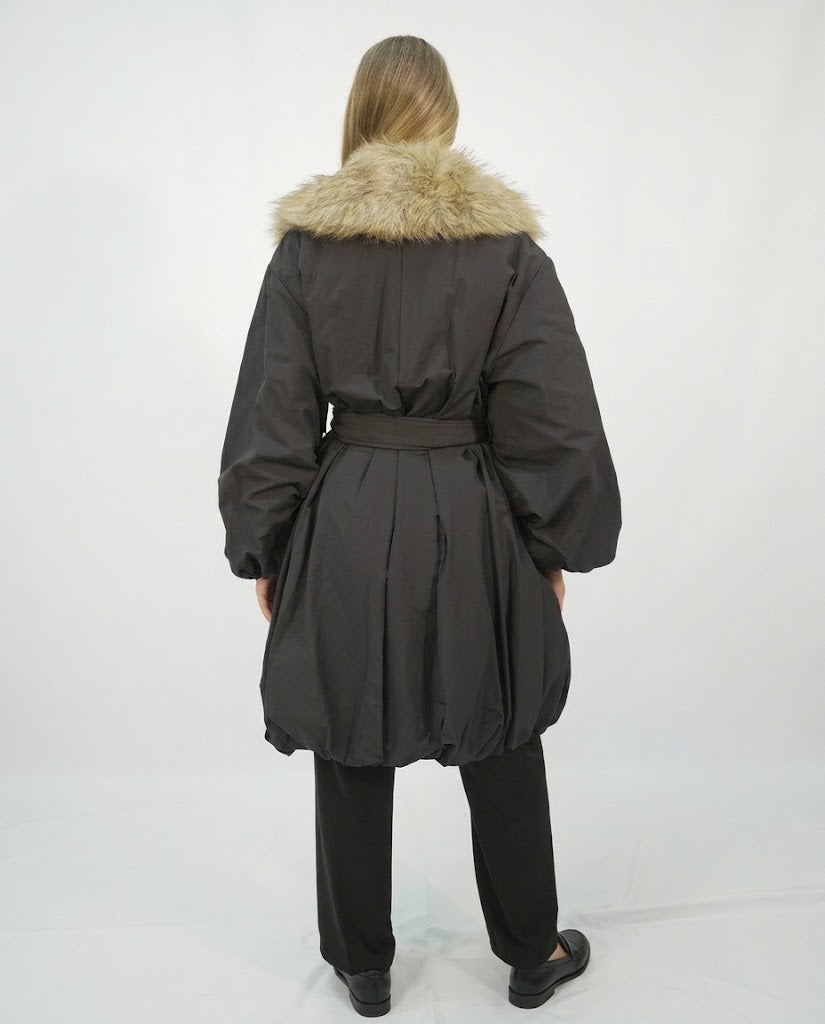 Cappotto con maxi collo in pelliccia e cintura - Please - Nero