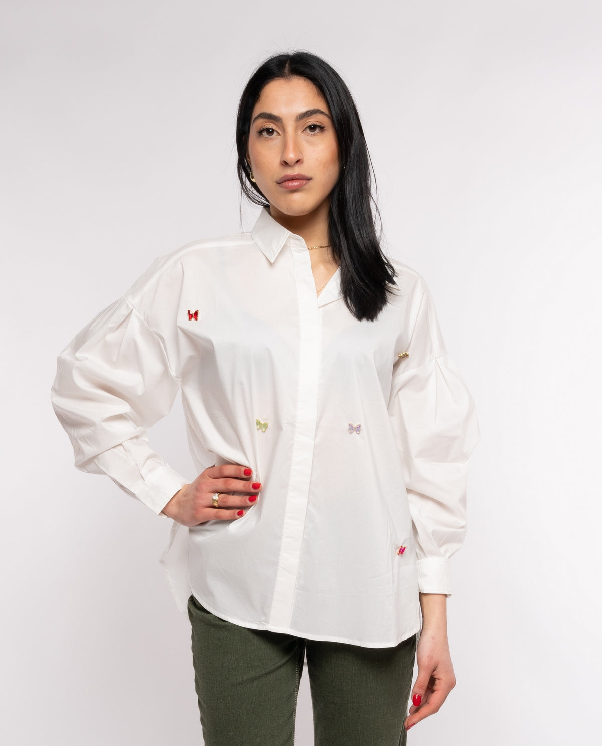 immagine-1-sstore-camicia-bianca-oversize-maniche-lunghe-applicazioni-gioiello-bianco-camicie-e-bluse-q3319_bianco