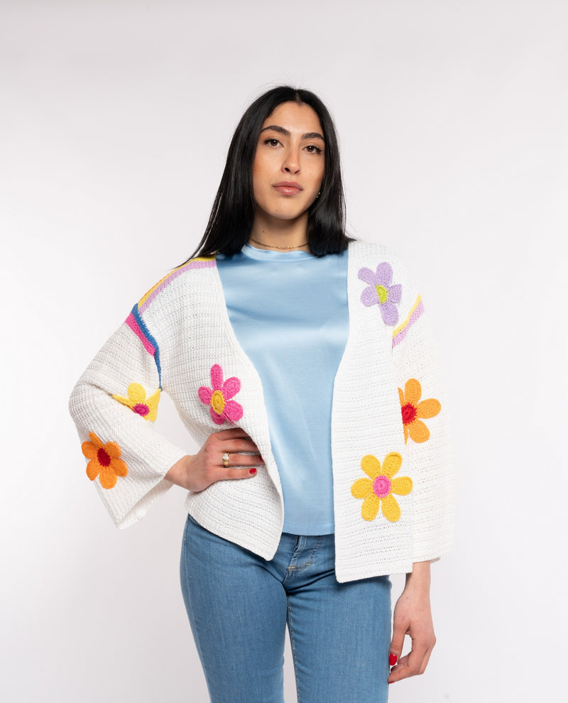 immagine-1-sstore-cardigan-in-filo-con-applicazione-di-fiori-colorati-crochet-bianco-maglieria-cardigan-4432414_bianco