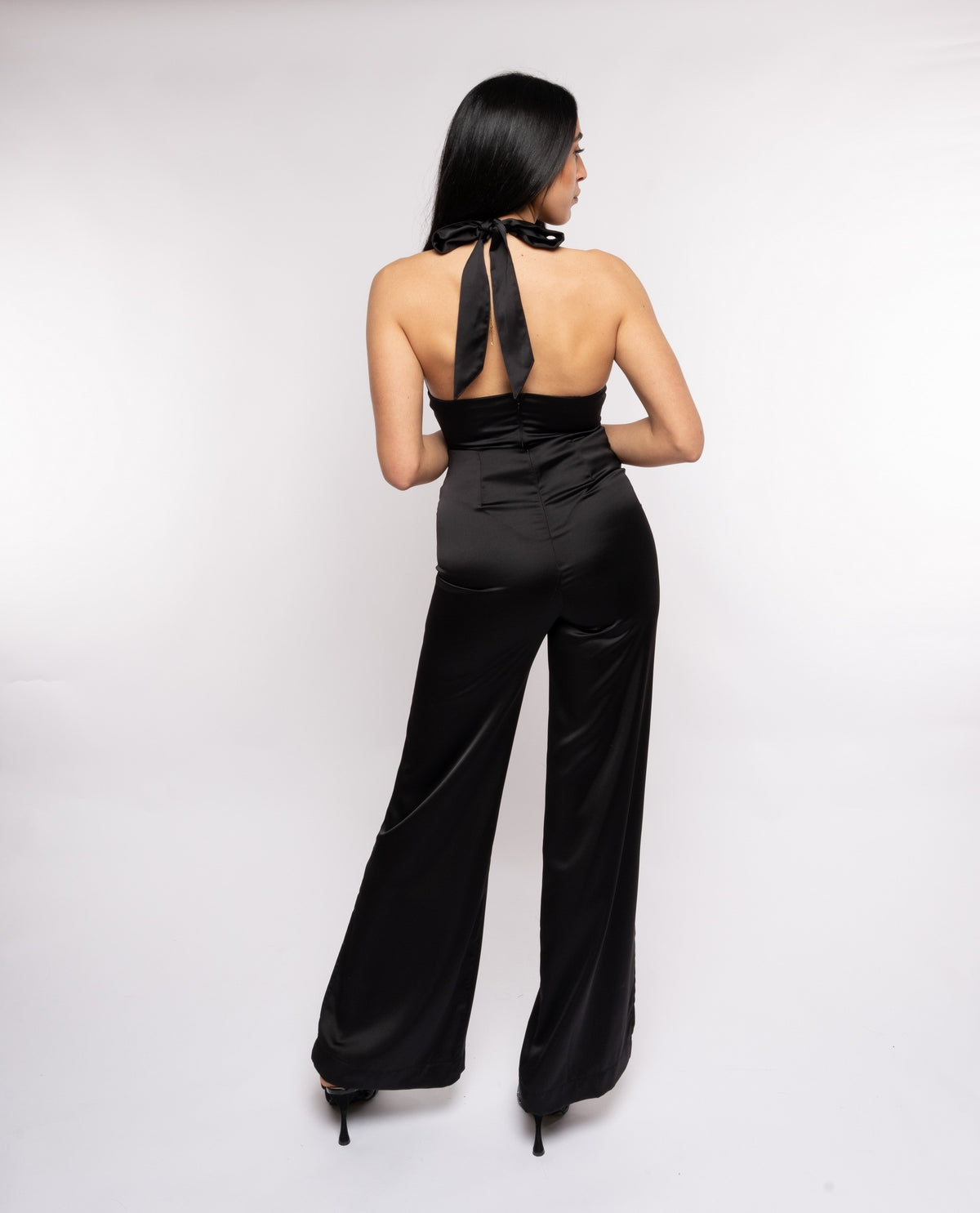 immagine-3-rebel-queen-by-liu-jo-tuta-lunga-rebel-queen-in-raso-scollatura-allacciata-al-collo-nero-tute-jumpsuit-eb4119_nero