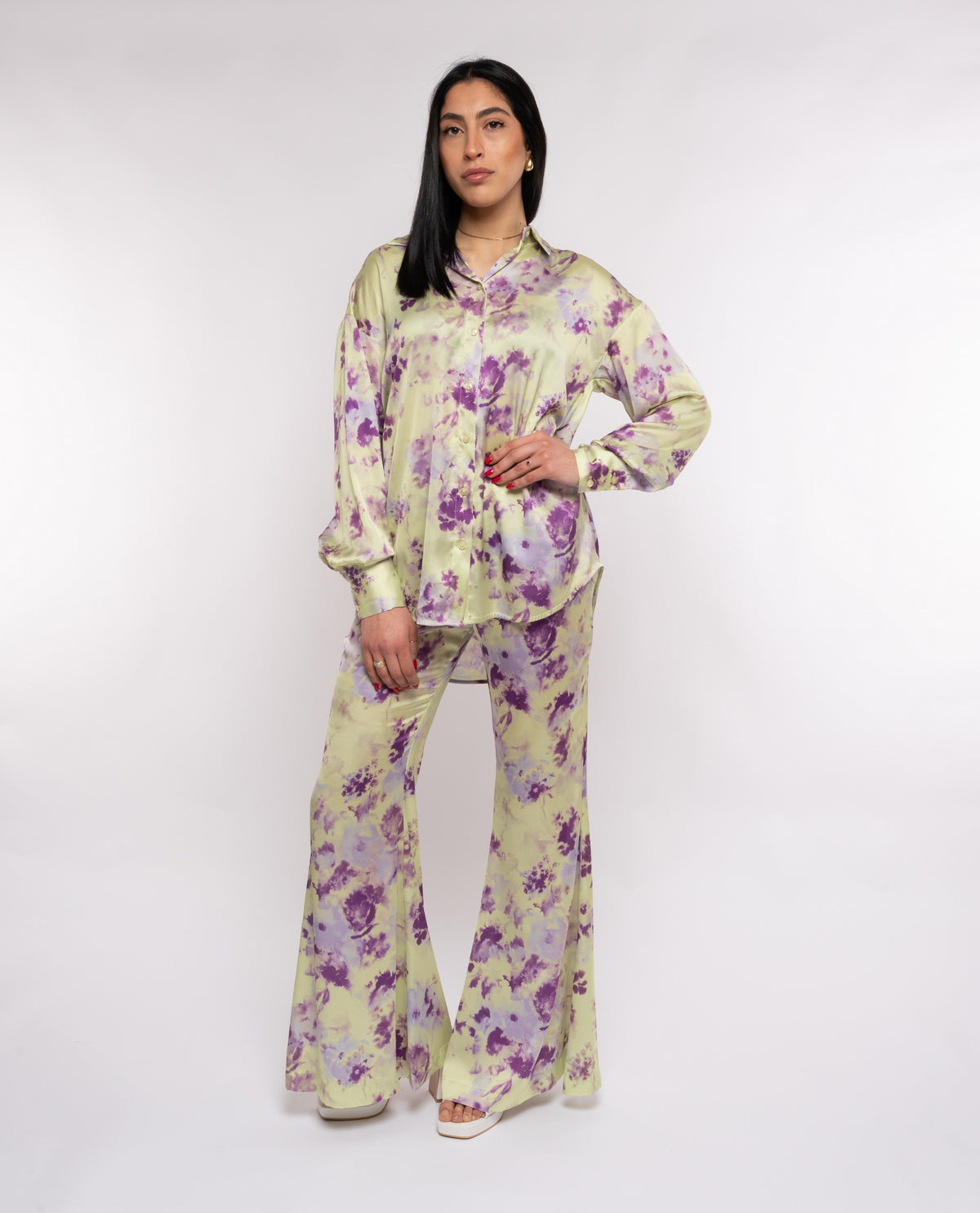 immagine-5-rebel-queen-by-liu-jo-pantalone-a-zampa-rebel-queen-fluido-stampa-fiori-all-over-stampa-fiori-pantaloni-eb4113_fiori